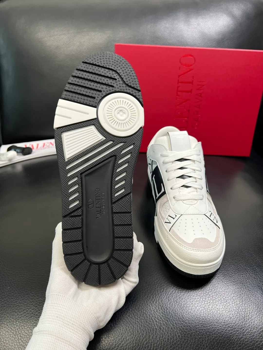 Men's shoes 💰660 VALENTINO High quality top craftsmanship Valentino, sports sneakers counter synchronization, uppers imported from Italy, high-quality splicing colorful complex crafts, imported cowhide lining soft and comfortable, soles: original soles specially provided by the original factory, T men's shoes 💰U exclusive movable molded soles super comfortable, original factory and single goods, welcome to compare, couple size 39-44 (customized 45)
